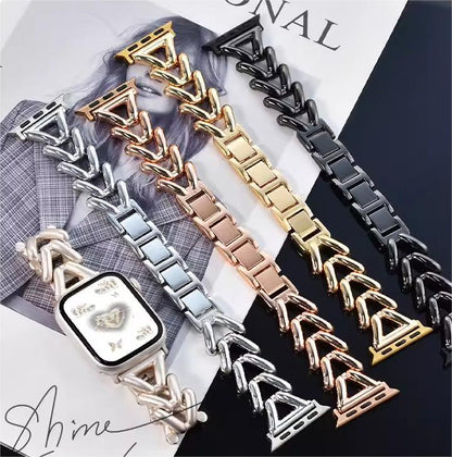 Woman's Luxury Heart Bracelet - Gold Apple WatchBands